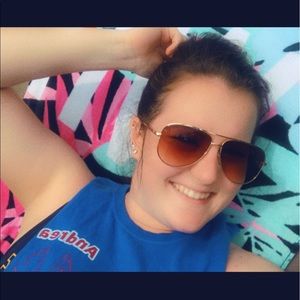 Meet your Posher, Andrea